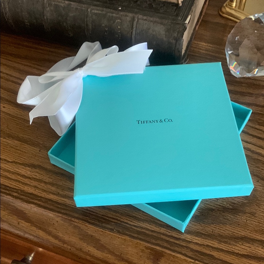 Tiffany & Co. Turquoise Box with White Bow